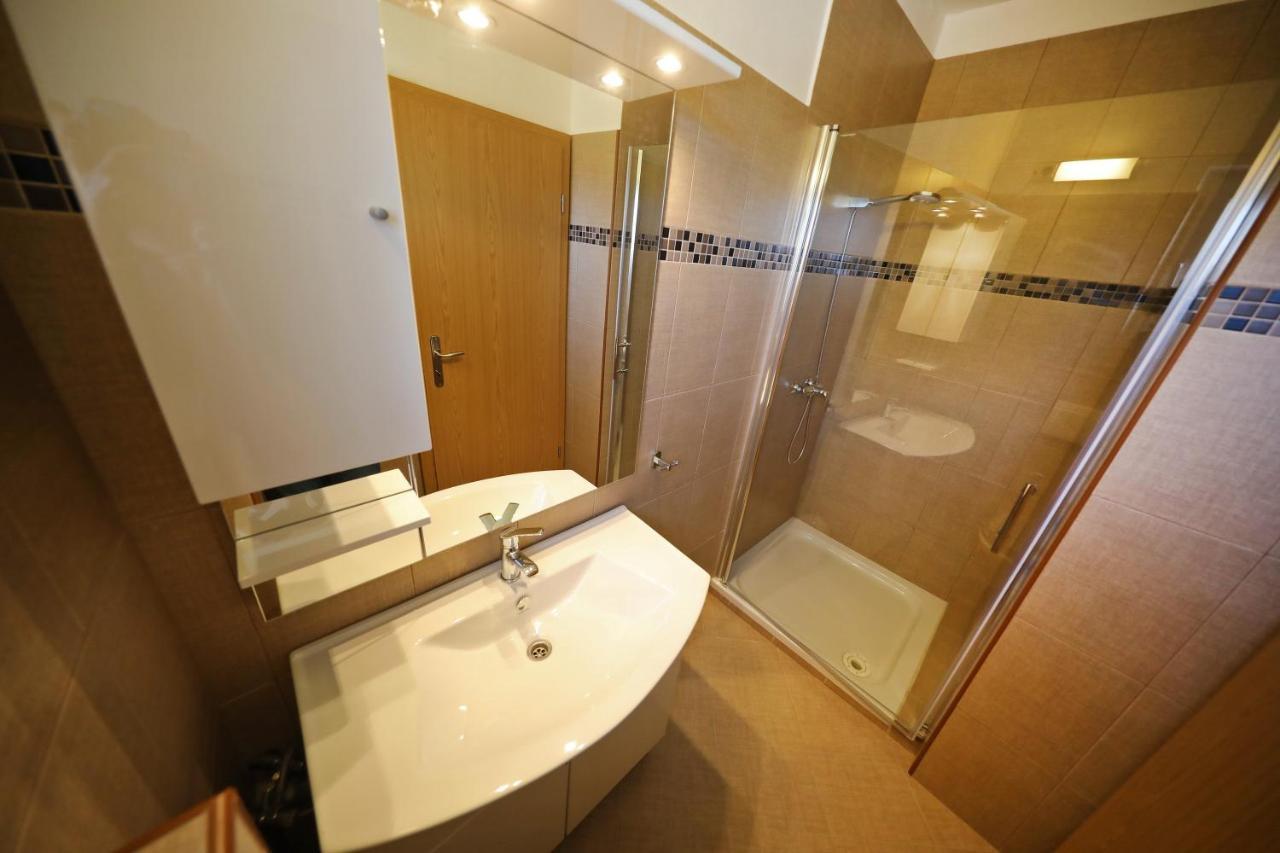 Rooms & Studio Apartmani Flower Bibinje Zewnętrze zdjęcie